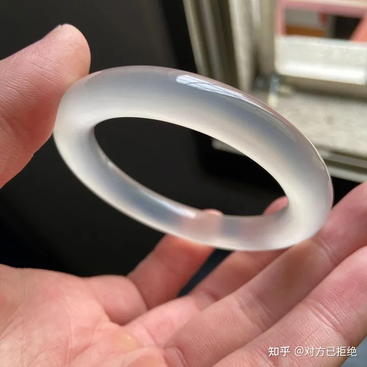玉髓算不算是玉石呢 玉髓与翡翠之间的区别是什么