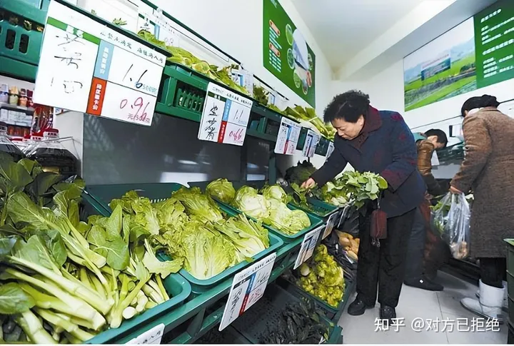 为什么现在都去菜市场买菜 也不去路边买老人的菜了