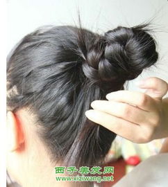 丸子头怎么扎好看