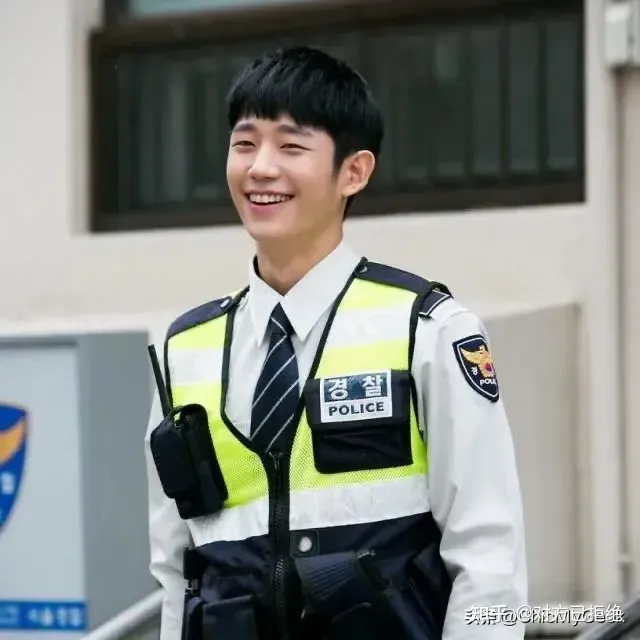 韩剧哪些男明星演警察好看 盘点7位曾在韩剧中饰演警察的帅度爆表男星