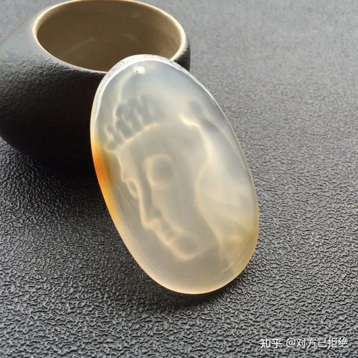 玉髓算不算是玉石呢 玉髓与翡翠之间的区别是什么