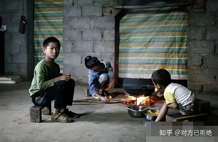 农村老人频频加入灰色产业 究竟是道德的沦丧还是环境的因素