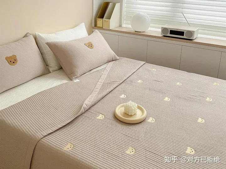 床垫上面铺什么最舒服 是直接铺褥子还是床单呢