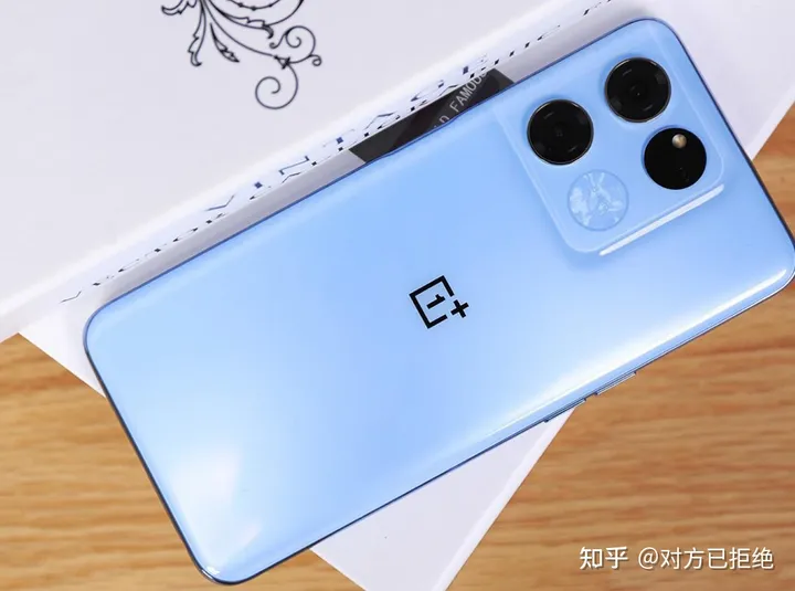 元旦给家里老人换什么手机合适 可以选择这4款手机实用又流畅