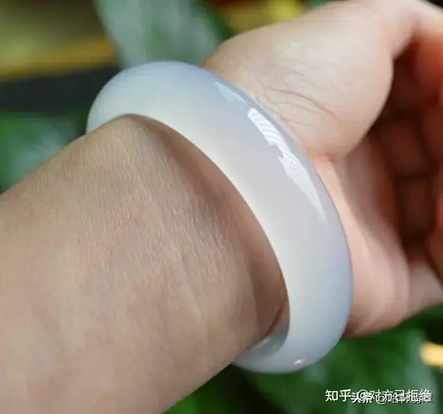 玉髓是翡翠的一种吗 为何玉髓跟翡翠如此相似