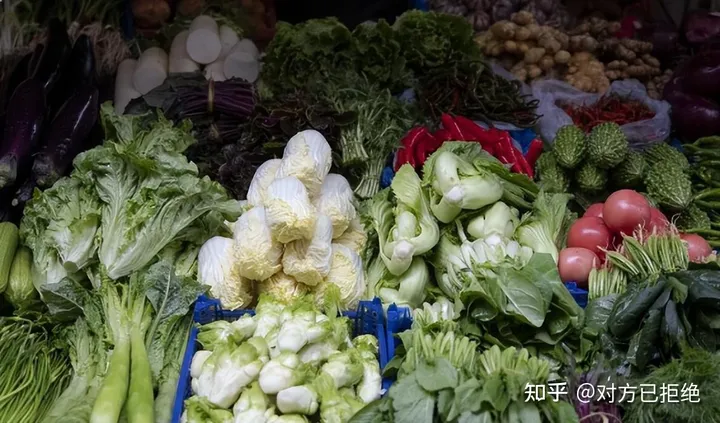 为什么现在都去菜市场买菜 也不去路边买老人的菜了