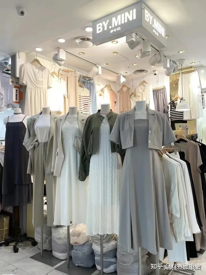 新手开服装店怎么进货 一文对比韩国东大门广州十三行杭州四季青