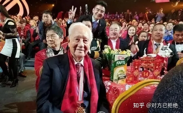 为什么春晚门票不对外销售 那台下的观众都是咋去的