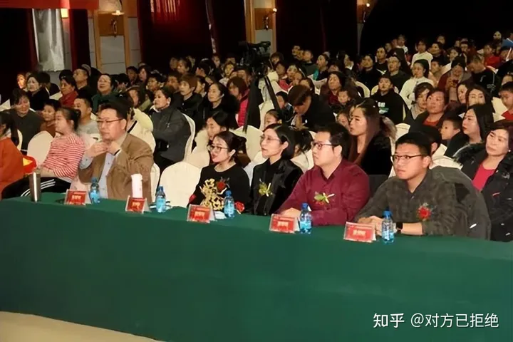 为什么春晚门票不对外销售 那台下的观众都是咋去的