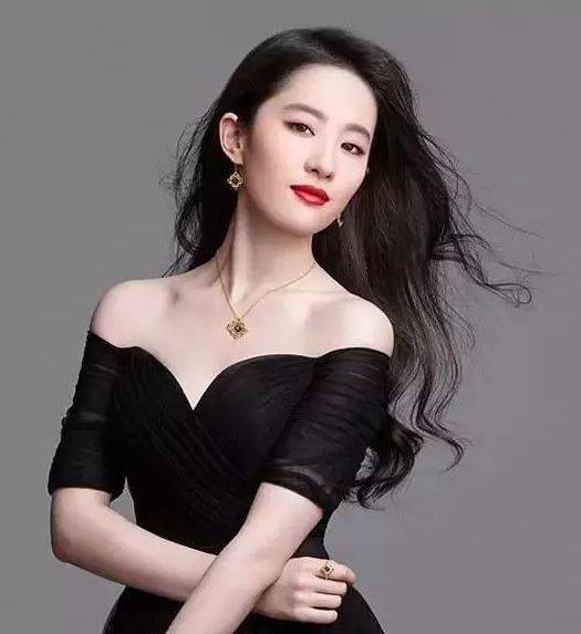 女生鹅蛋脸弯月眉怎么画