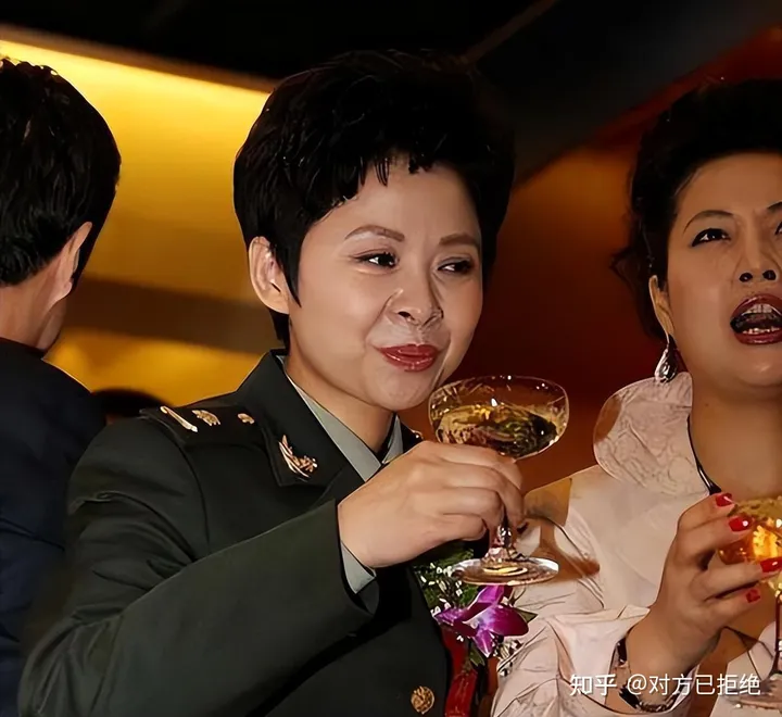 赖昌星的小红楼 揭露了董文华退隐的真相