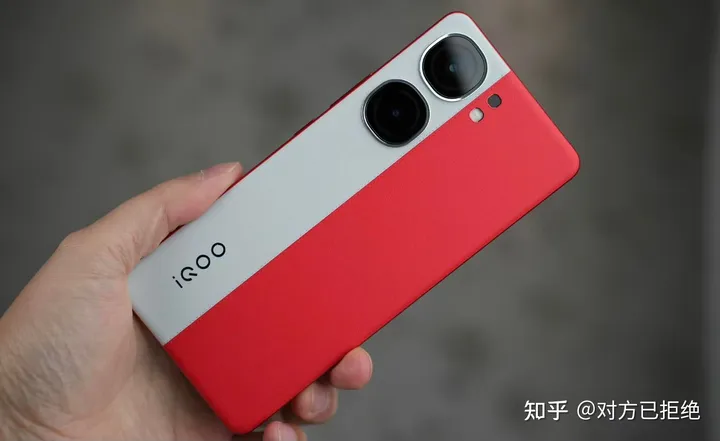 iqooneo9和荣耀90gt哪个好 相差300哪一款更值得买