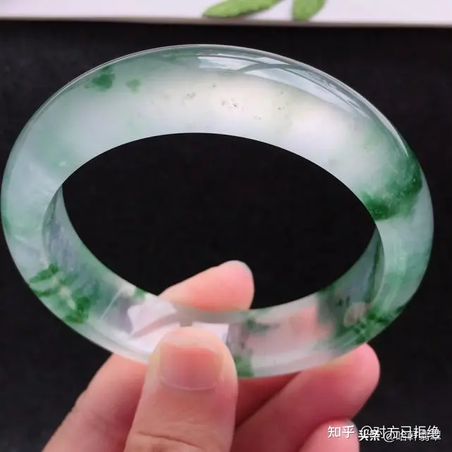 玉髓是翡翠的一种吗 为何玉髓跟翡翠如此相似