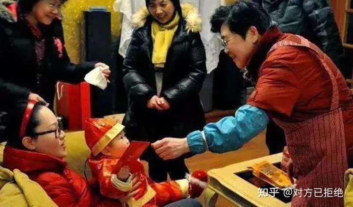 过年给压岁钱其实也是有讲究的 除夕给和初一给区别很大