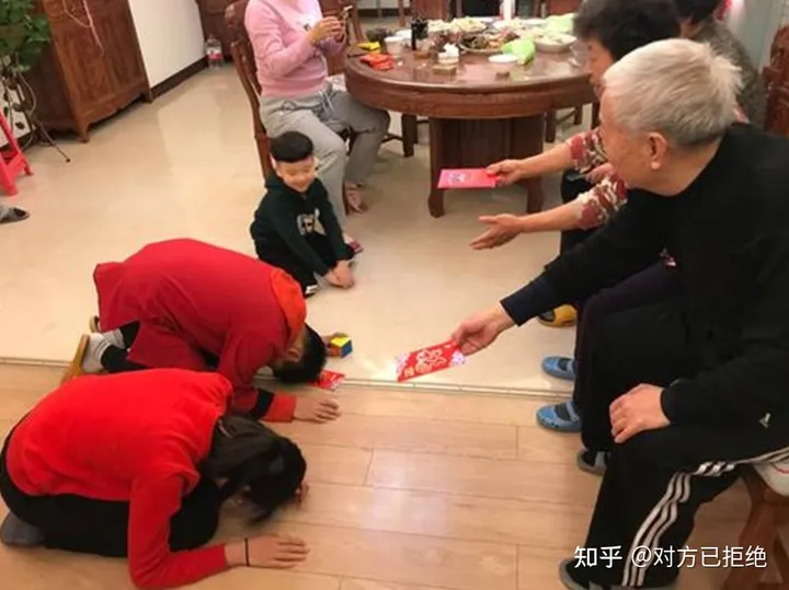 过年给压岁钱其实也是有讲究的 除夕给和初一给区别很大