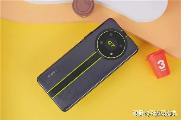买手机千万不能盲目购买 这三款近期高人气性价比手机值得入手