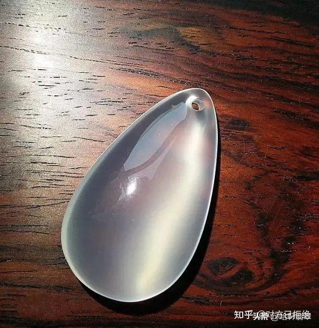 玉髓是翡翠的一种吗 为何玉髓跟翡翠如此相似
