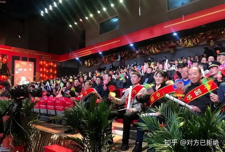 为什么春晚门票不对外销售 那台下的观众都是咋去的