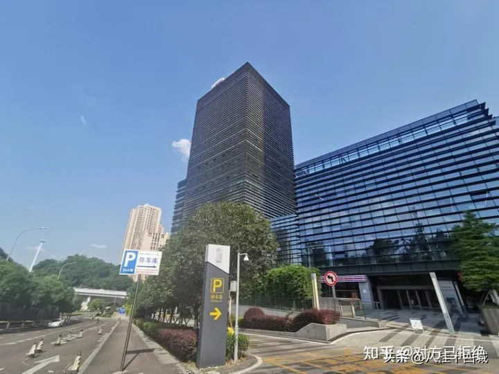 重庆这栋高端的总部大楼第六次拍卖 2.78亿成交降价了2.6511亿