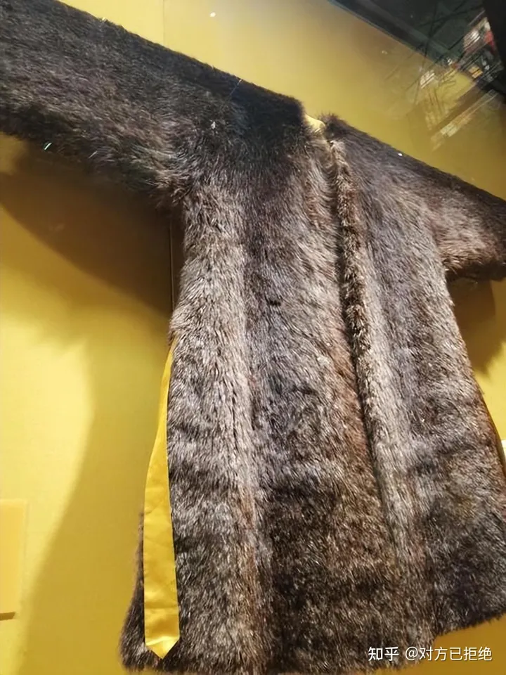 为啥东北人爱穿貂皮 穿貂比羽绒服还暖和吗