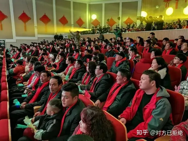 为什么春晚门票不对外销售 那台下的观众都是咋去的