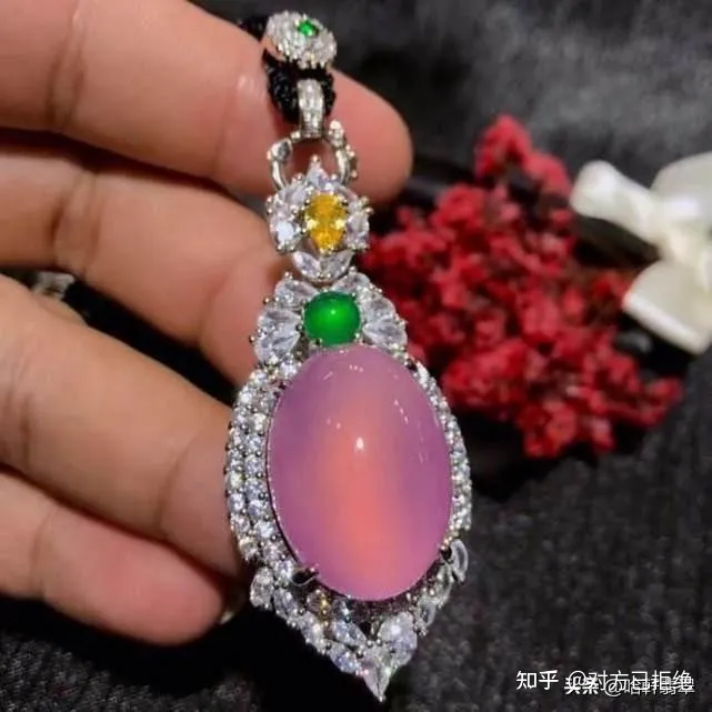 玉髓是翡翠的一种吗 为何玉髓跟翡翠如此相似