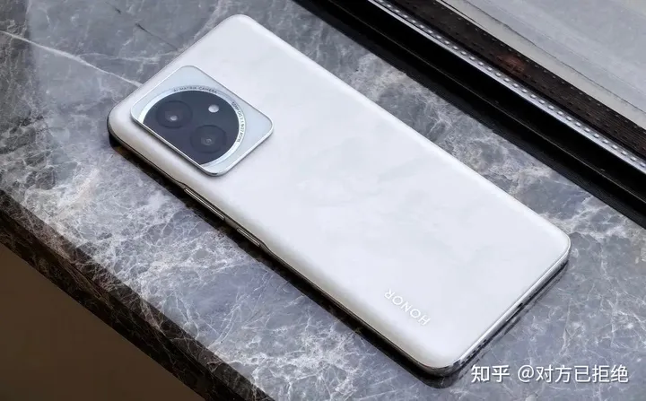 今年什么手机性价比最高 强烈建议这三款其中有两款仅售2499元