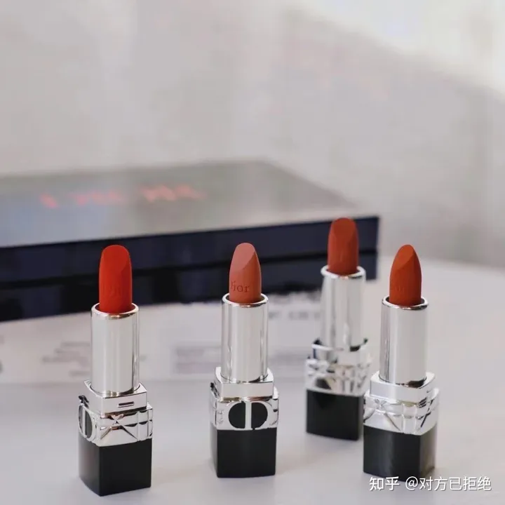 30块与300块的口红有什么差别 迪奥口红为何那么贵