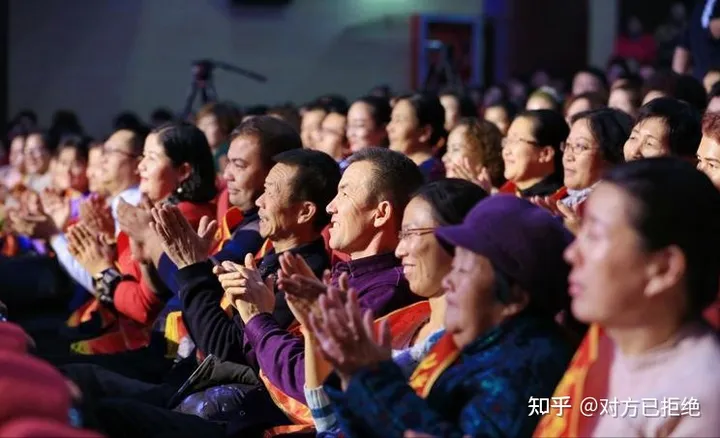 为什么春晚门票不对外销售 那台下的观众都是咋去的