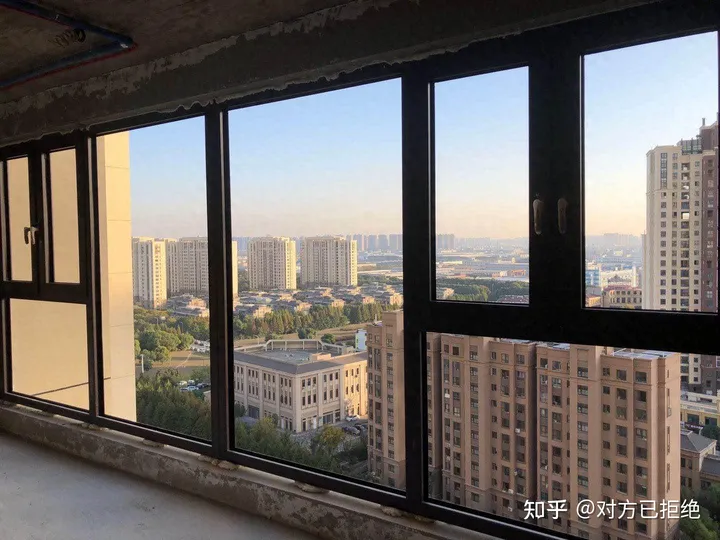 为何许多人建议阳台不装平开窗通风 这5个缺陷让人无法忍受