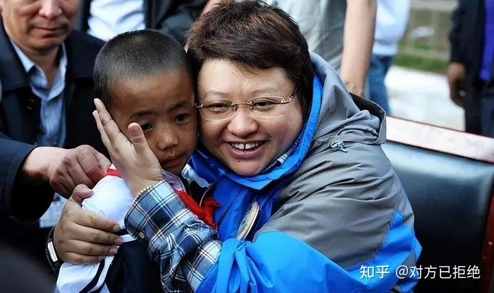 韩红被娱乐圈实名举报敛财1个亿 是娱乐圈的“悲哀”