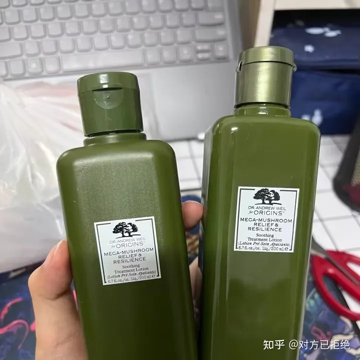 不同年龄段如何挑选水乳的 要根据不同的肌肤状况调整护肤品