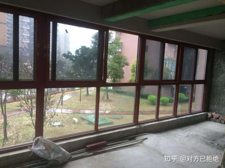 为何许多人建议阳台不装平开窗通风 这5个缺陷让人无法忍受