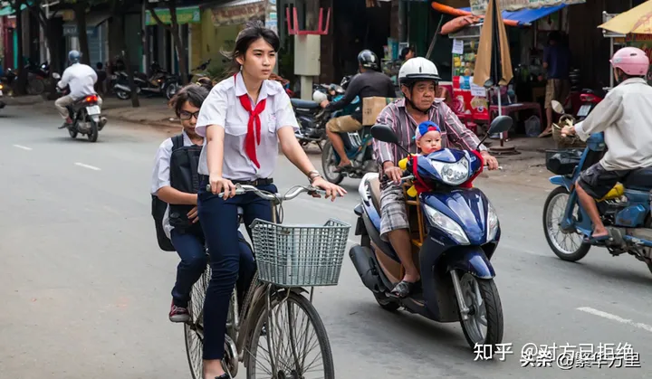 越南全国共有9950多万人口 普通人一个月的工资是多少