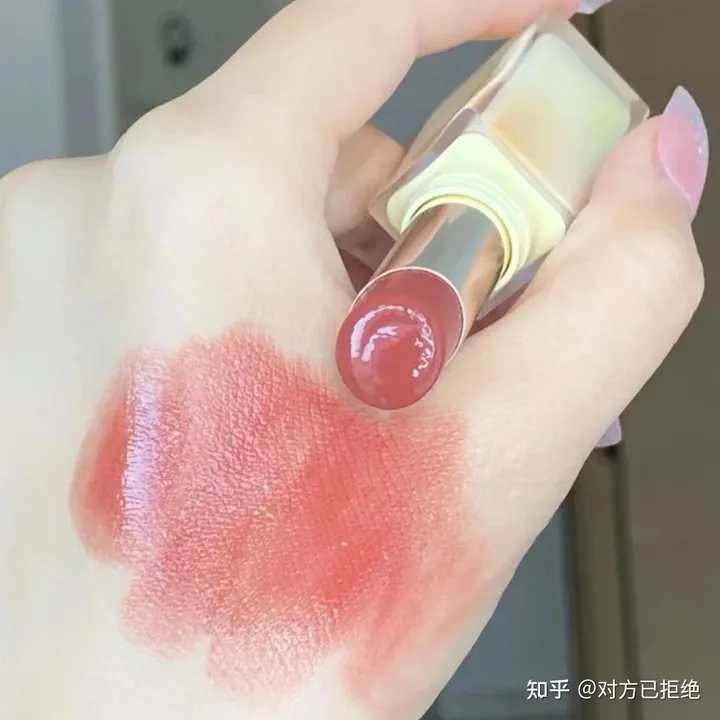30块与300块的口红有什么差别 迪奥口红为何那么贵